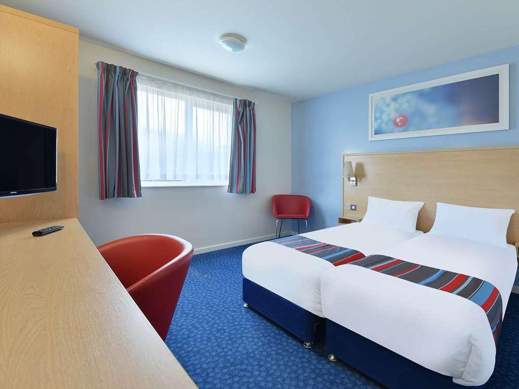 Travelodge Beckington Bath Room photo