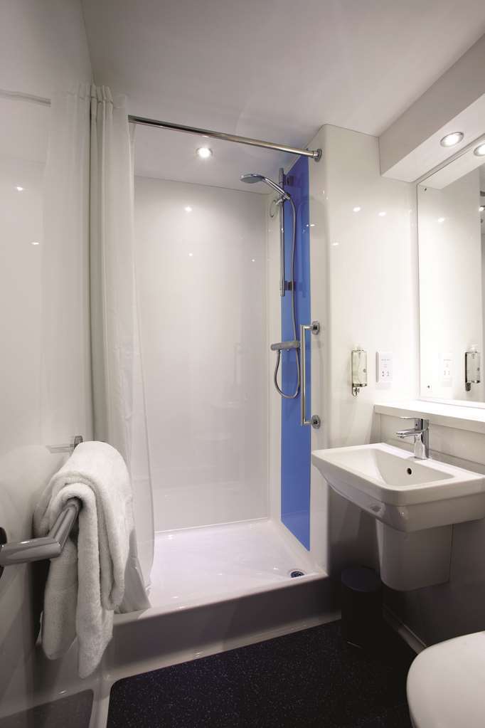 Travelodge Beckington Bath Room photo